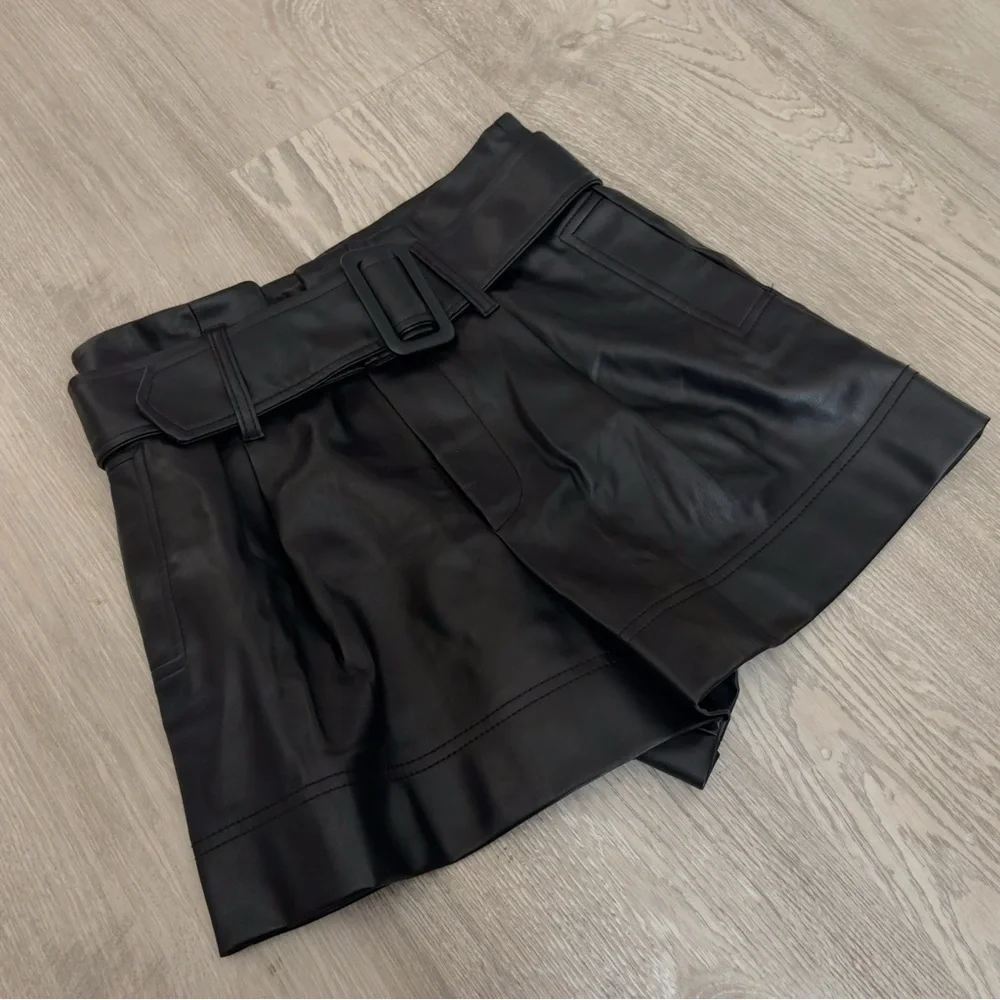 ｛Zara｝ Black Leather-Style Shorts（S size） - Picture 4 of 8